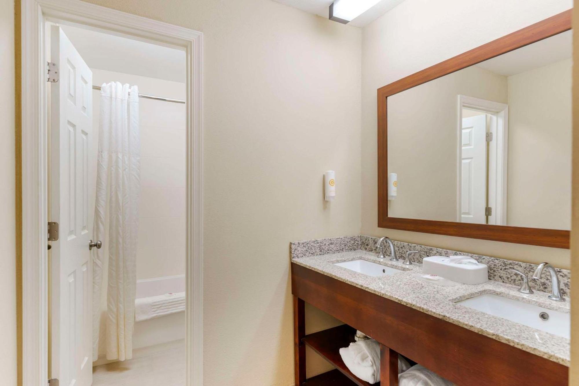 Comfort Inn Petersburg Near Fort Gregg-Adams Esterno foto