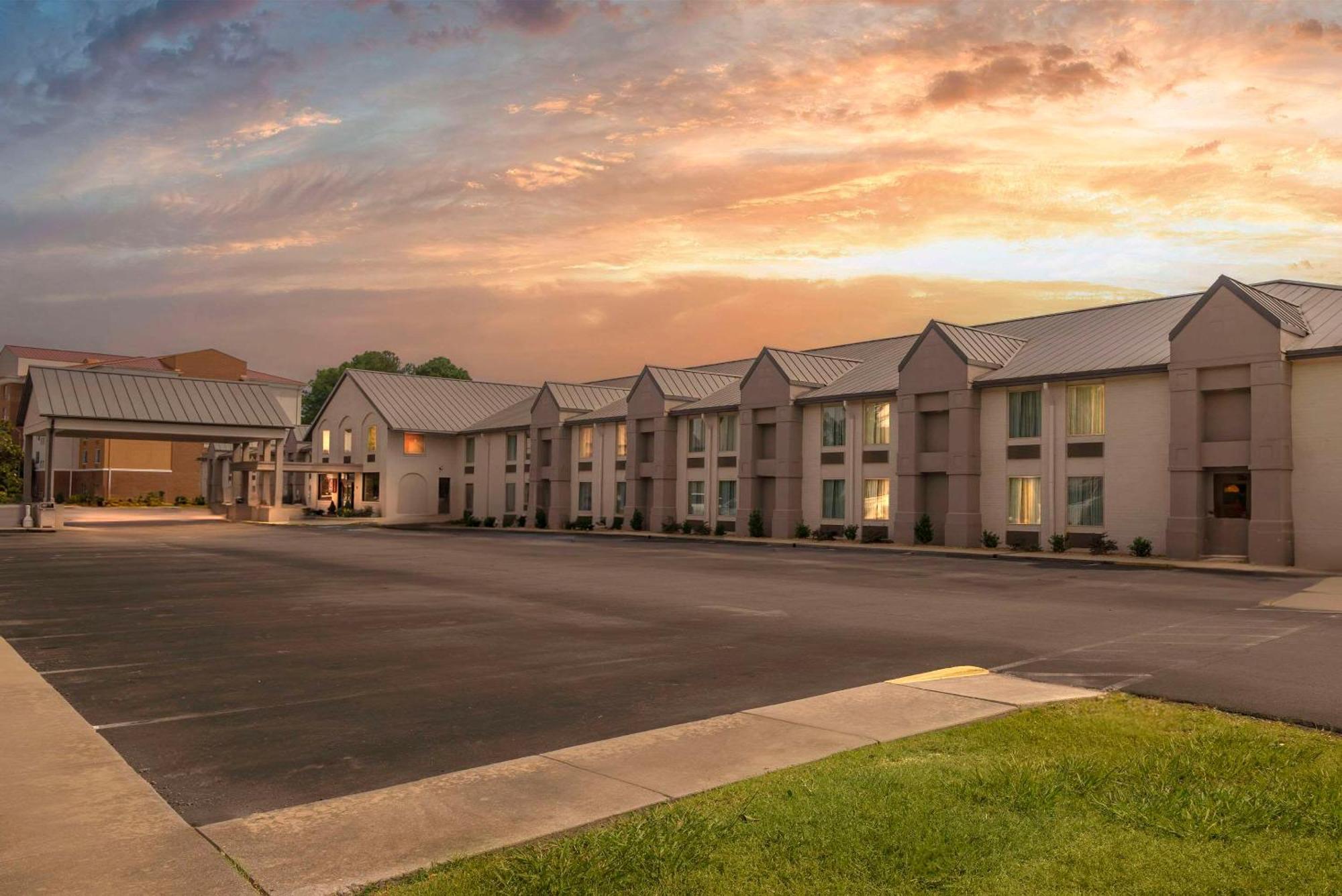 Comfort Inn Petersburg Near Fort Gregg-Adams Esterno foto